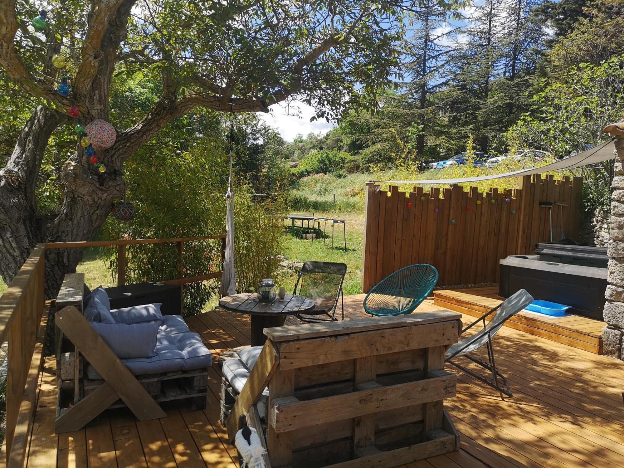 Holiday home Roulotte La Cle Du Luberon
