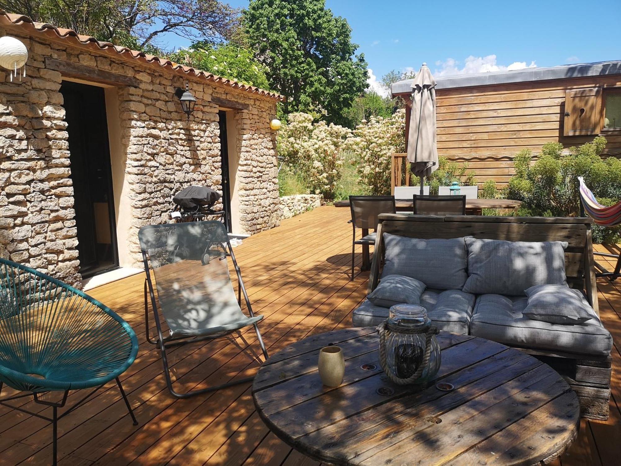 Holiday home Roulotte La Cle Du Luberon *